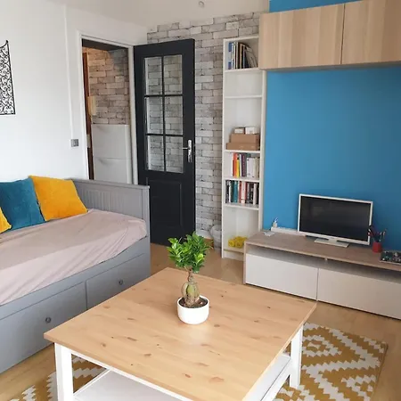 Les Maisons Acajou - *